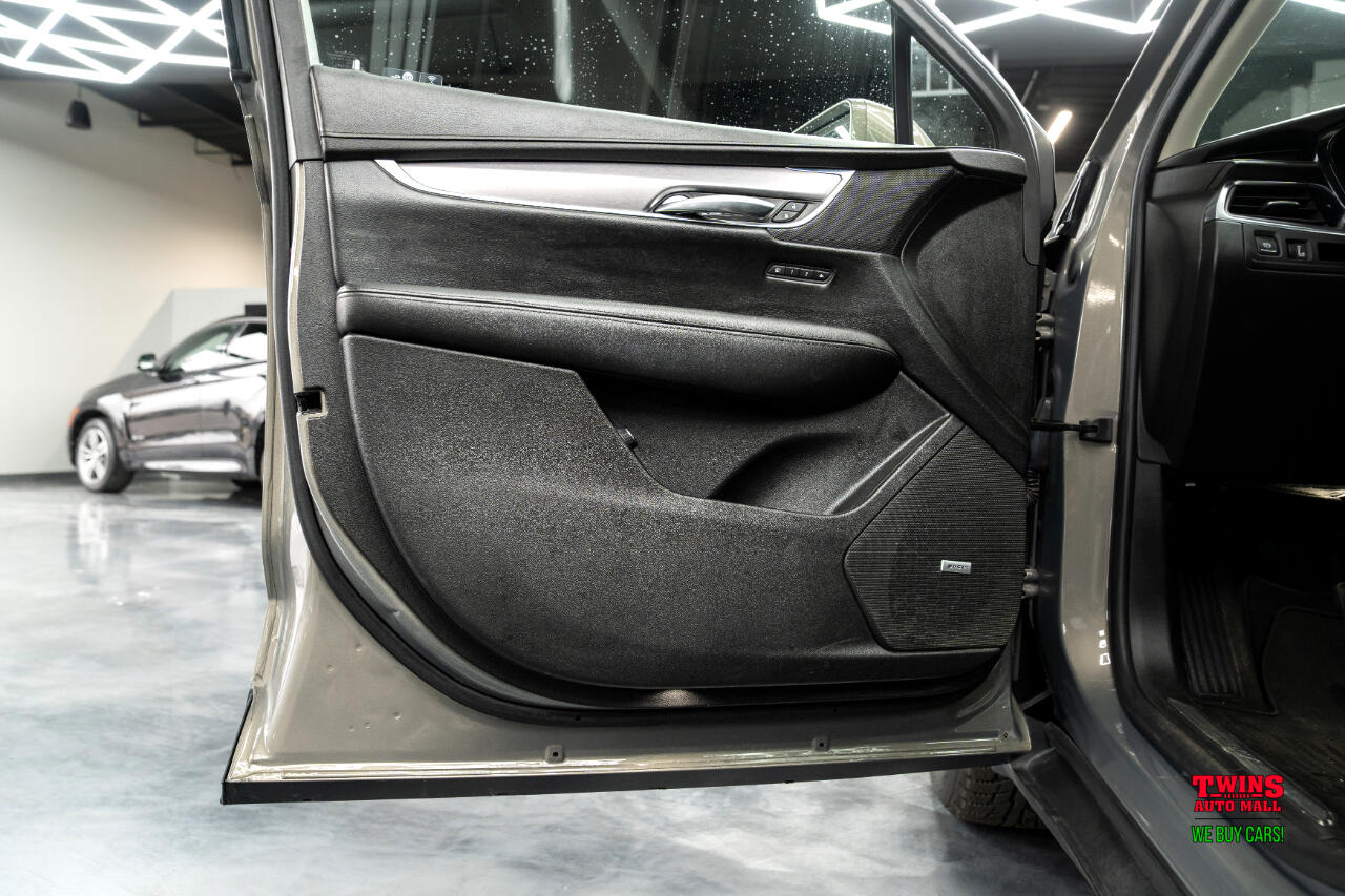 Vehicle image 10 of 32