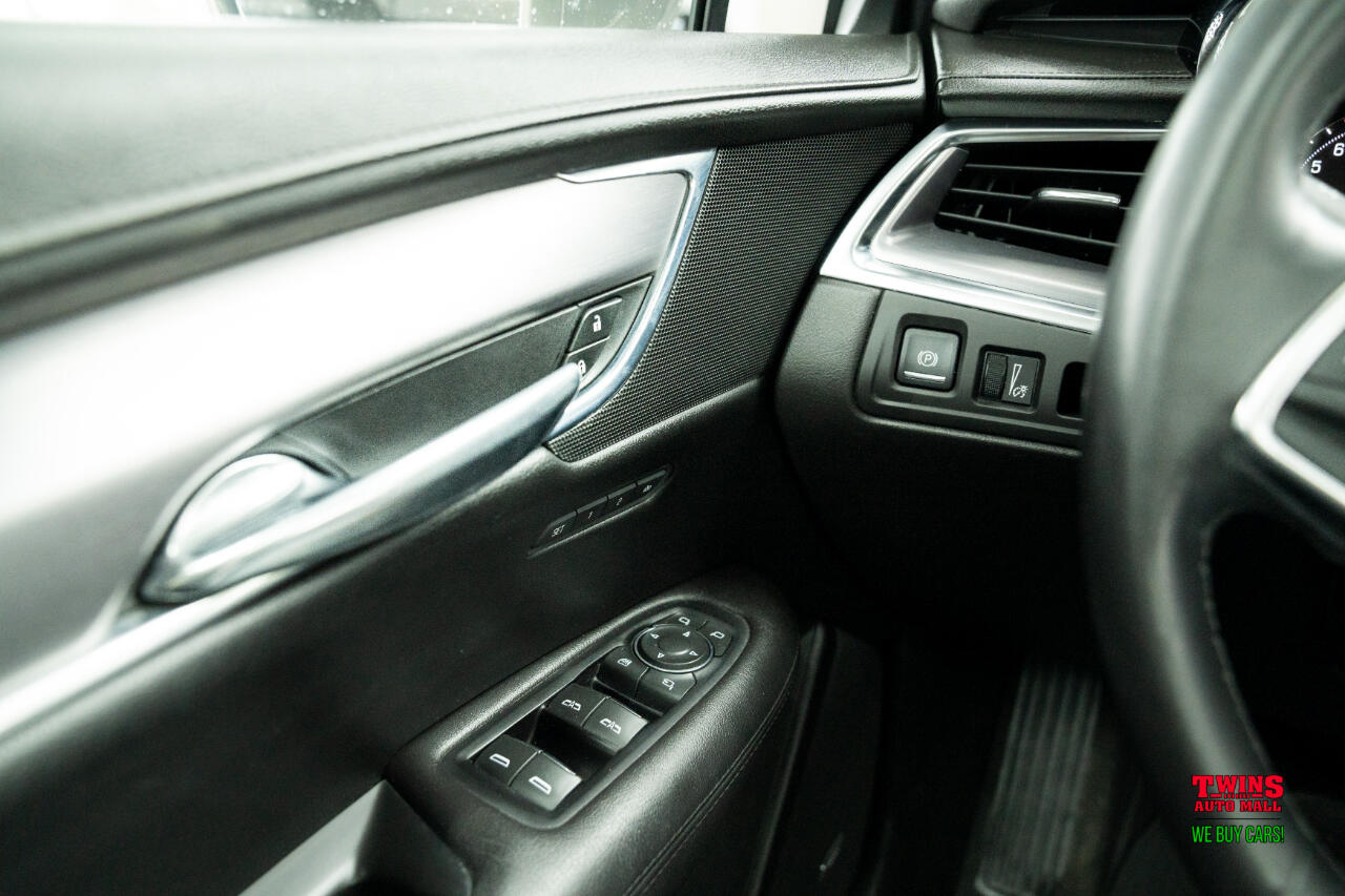 Vehicle image 25 of 32
