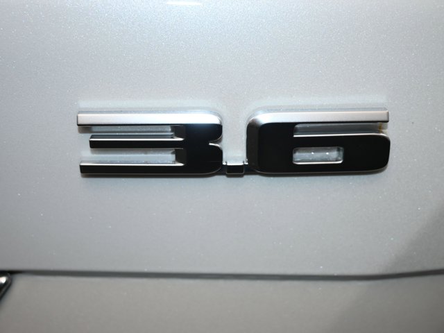 Vehicle image 60 of 62