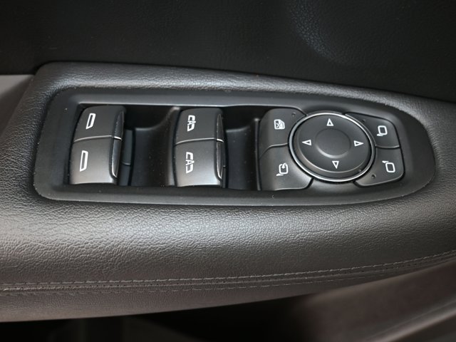 Vehicle image 25 of 62