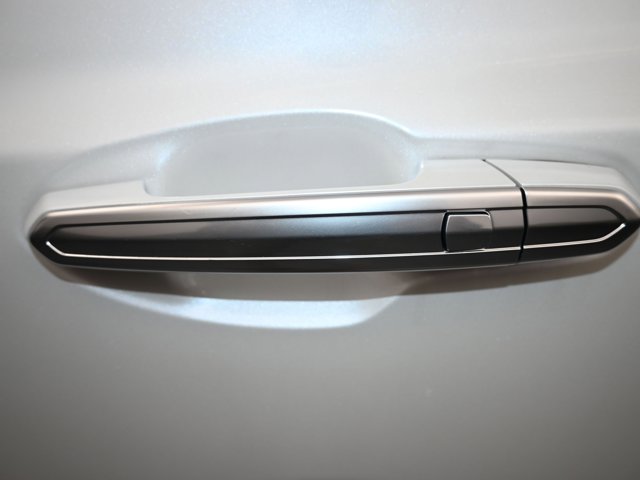 Vehicle image 19 of 62