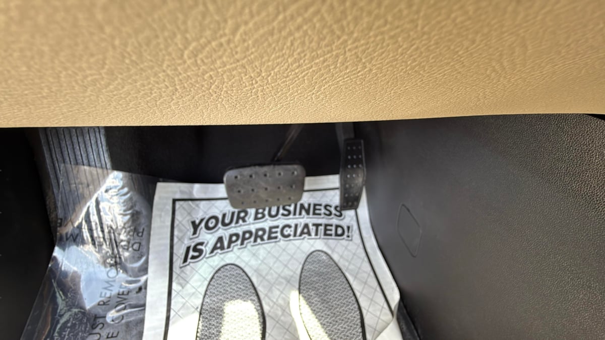 Vehicle image 27 of 29