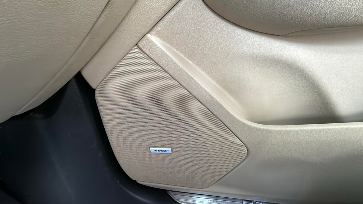 Vehicle image 25 of 29