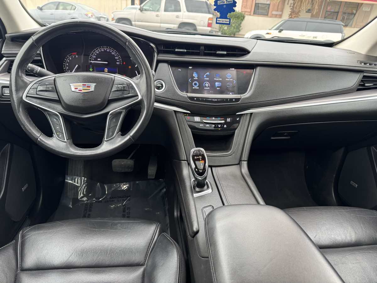 2018 Cadillac XT5 Luxury Image 9 of 18