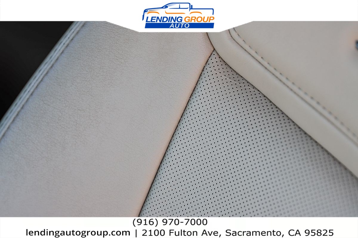 Vehicle image 23 of 26