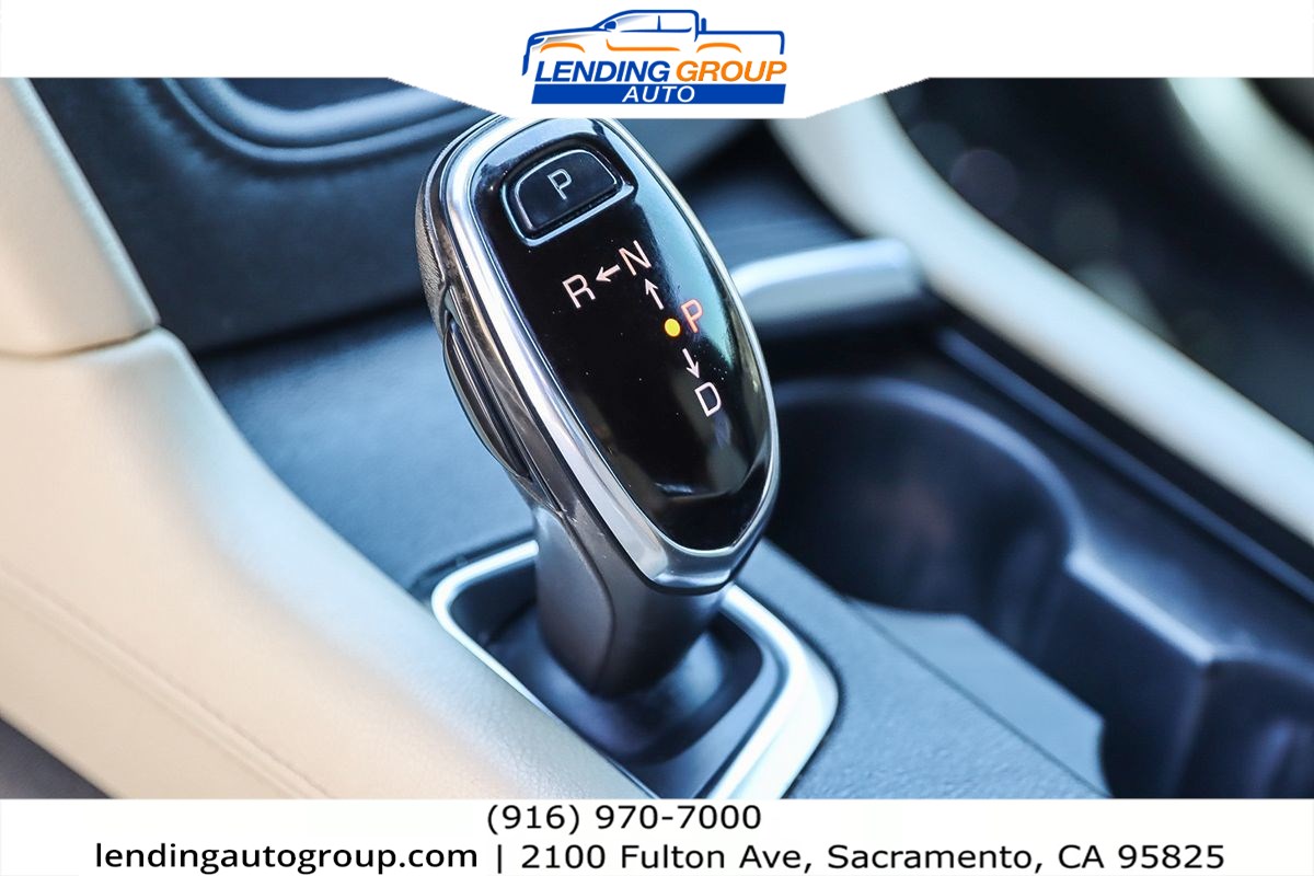 Vehicle image 17 of 26