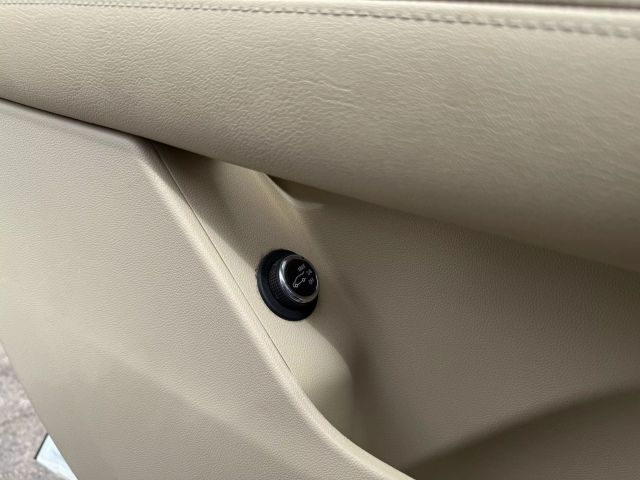 Vehicle image 29 of 34