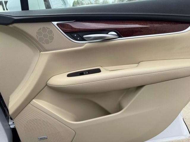 Vehicle image 8 of 34