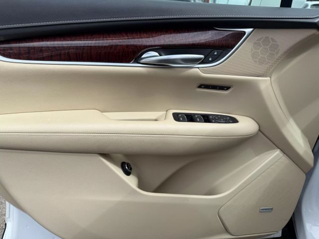 Vehicle image 28 of 34