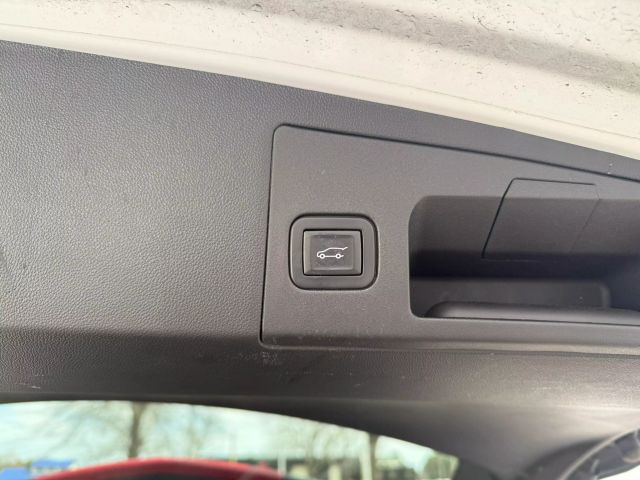 Vehicle image 13 of 34