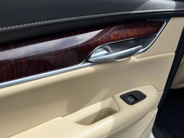Vehicle image 17 of 34