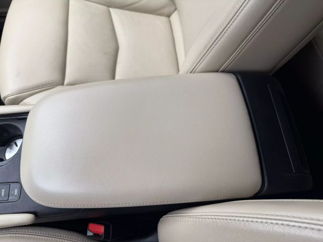Vehicle image 25 of 34