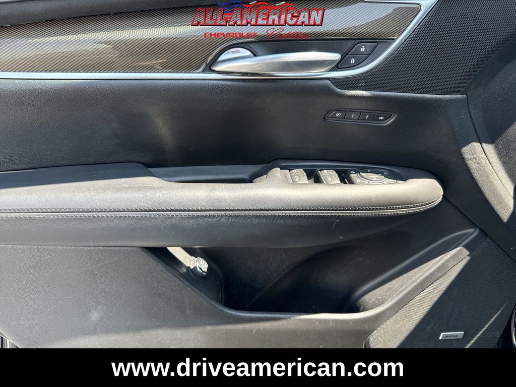 Vehicle image 20 of 33