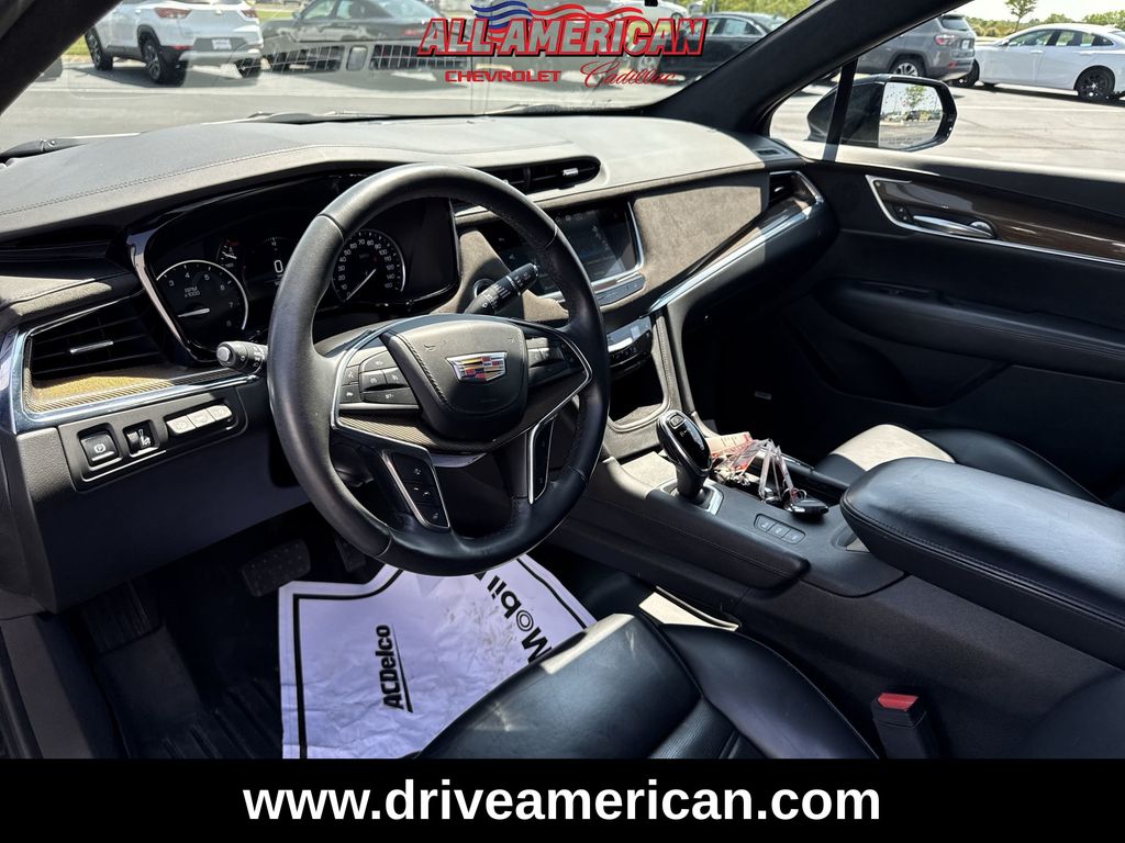 Vehicle image 17 of 33