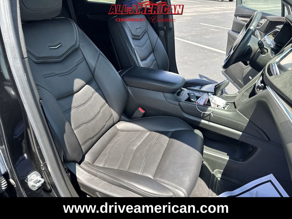Vehicle image 14 of 33