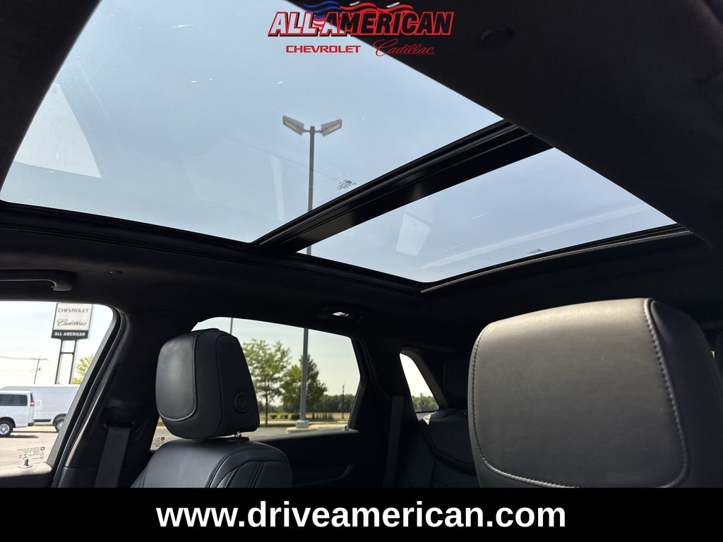 Vehicle image 27 of 33