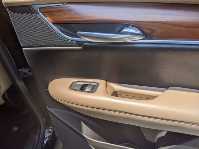 Vehicle image 32 of 40