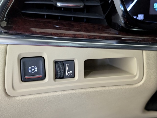 Vehicle image 17 of 35