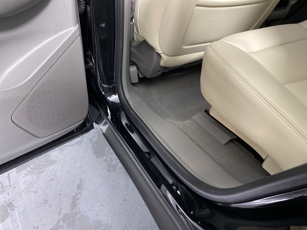 Vehicle image 24 of 35