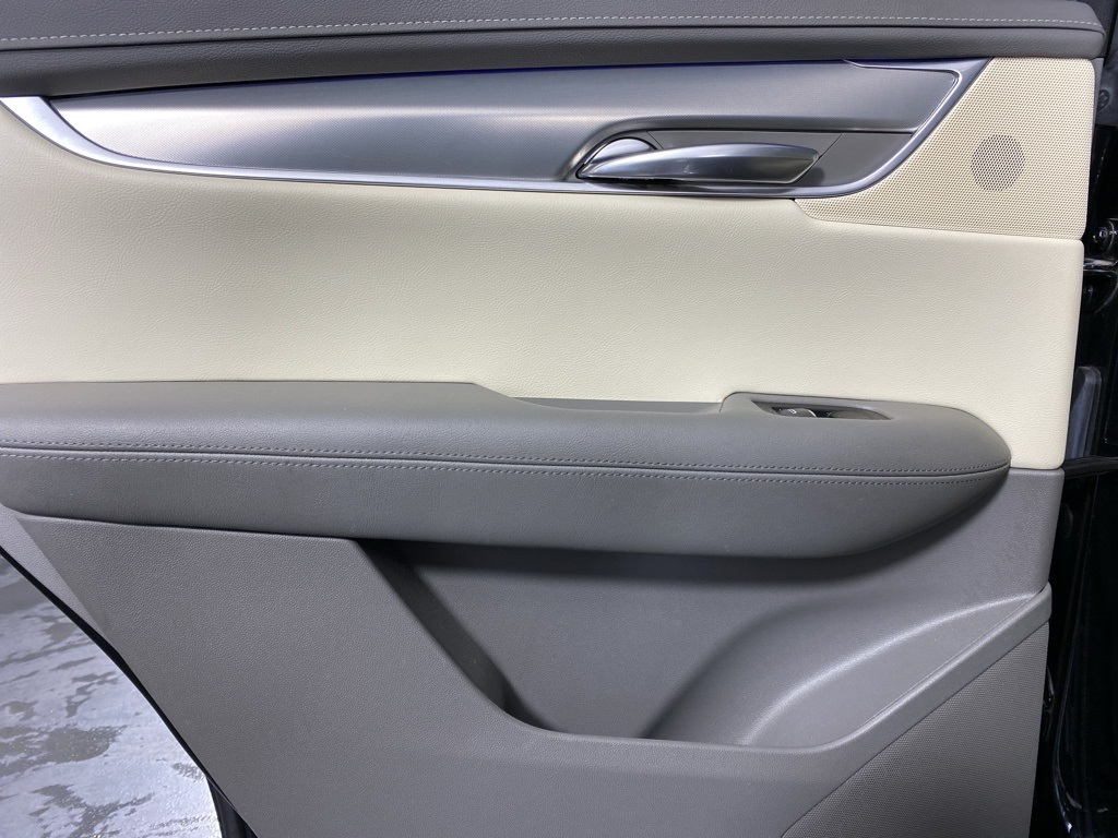 Vehicle image 23 of 35