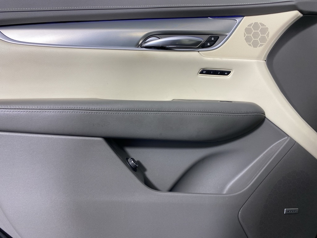 Vehicle image 21 of 35