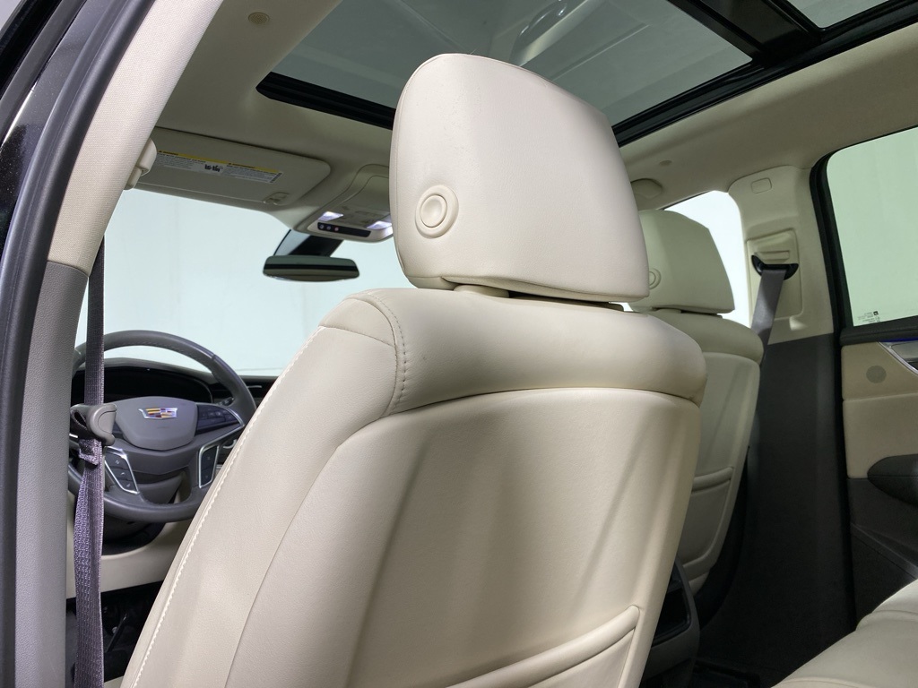 Vehicle image 14 of 35