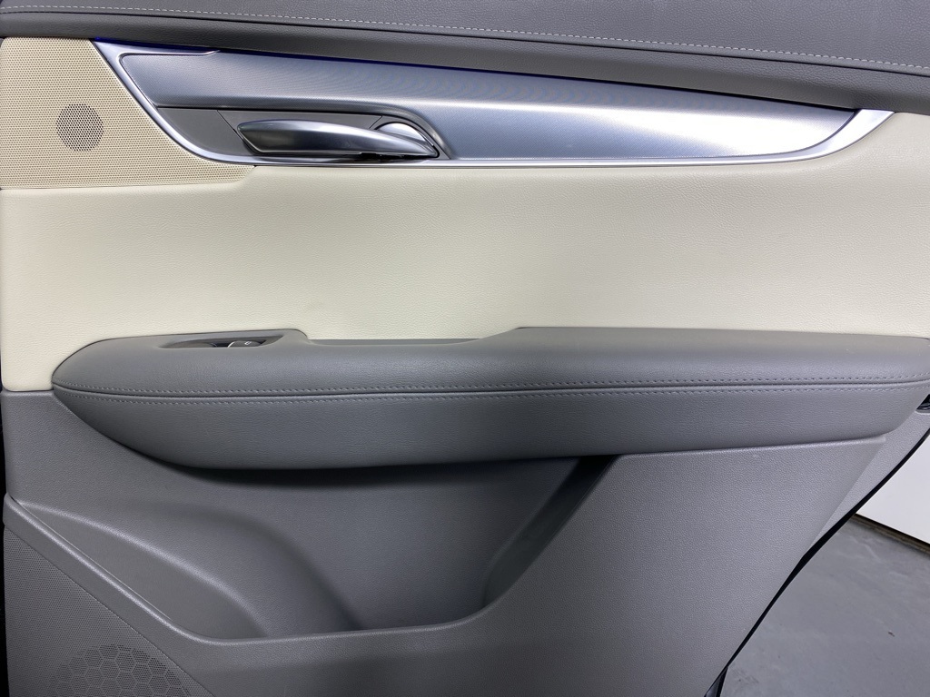 Vehicle image 28 of 35