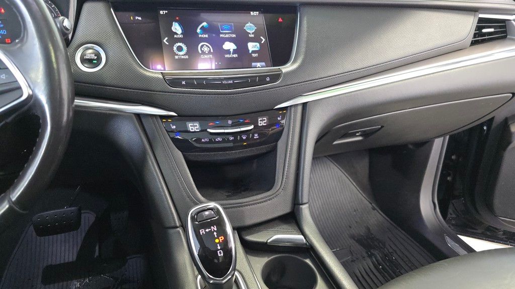 Vehicle image 28 of 32