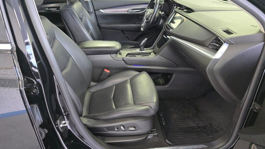 Vehicle image 17 of 32