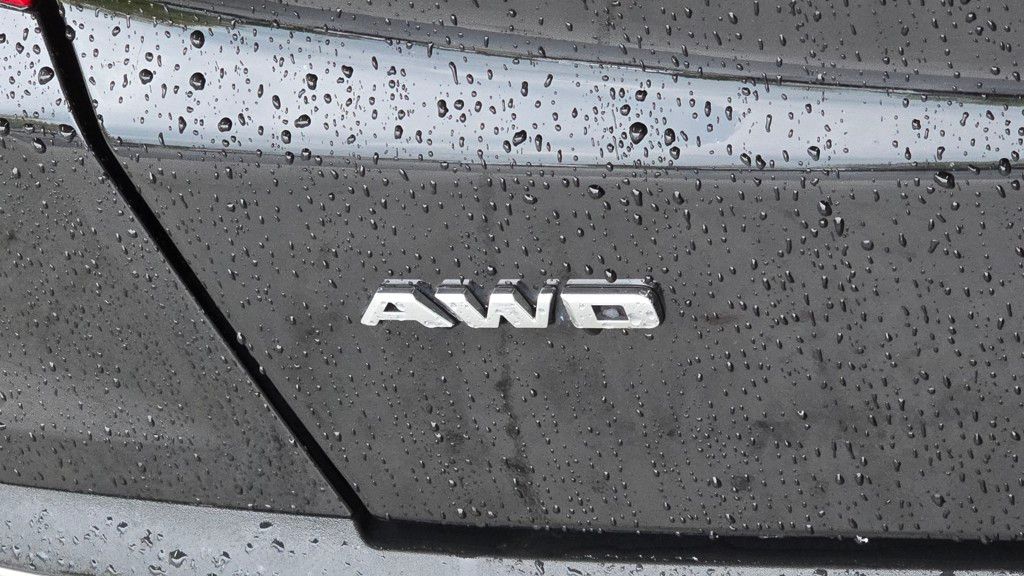 Vehicle image 24 of 32