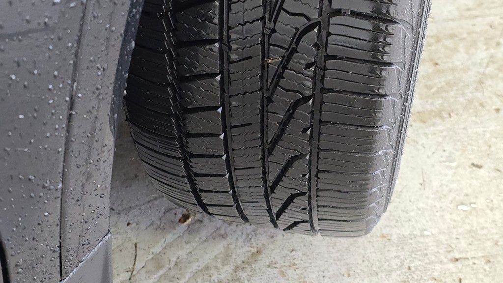 Vehicle image 25 of 32