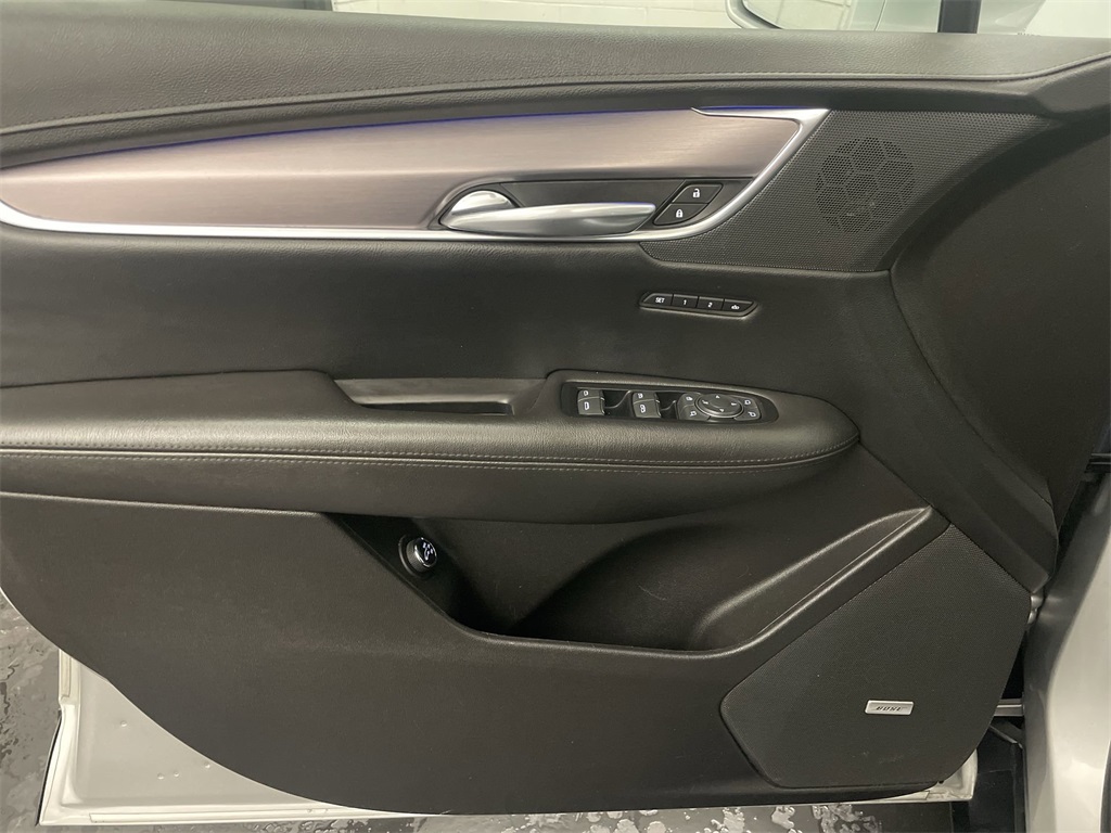 Vehicle image 17 of 32