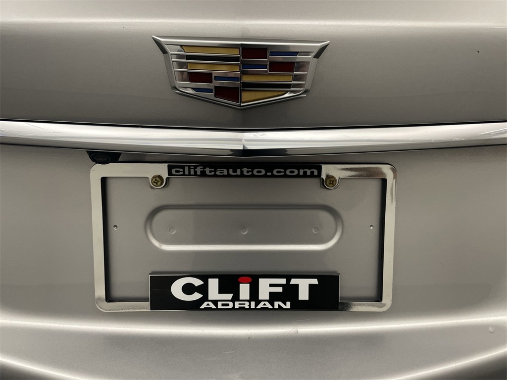 Vehicle image 27 of 32