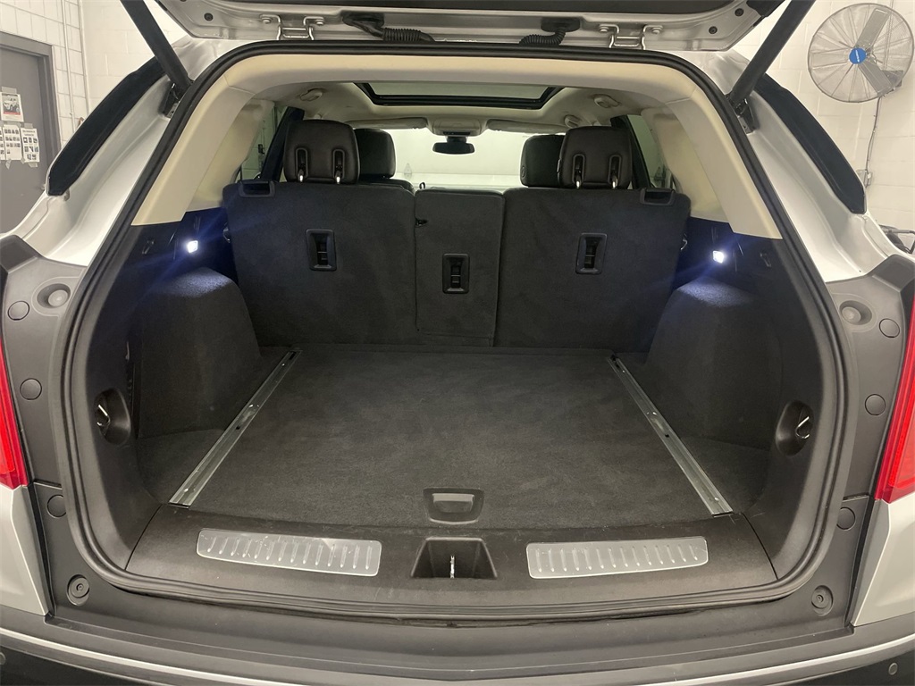 Vehicle image 21 of 32