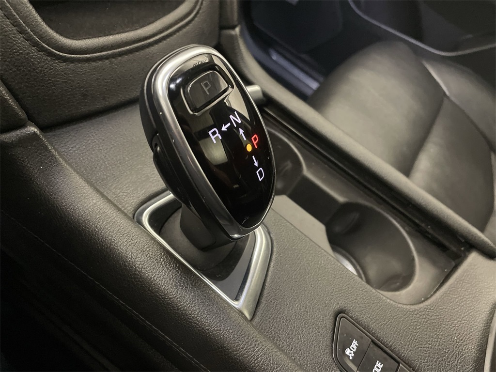 Vehicle image 10 of 32