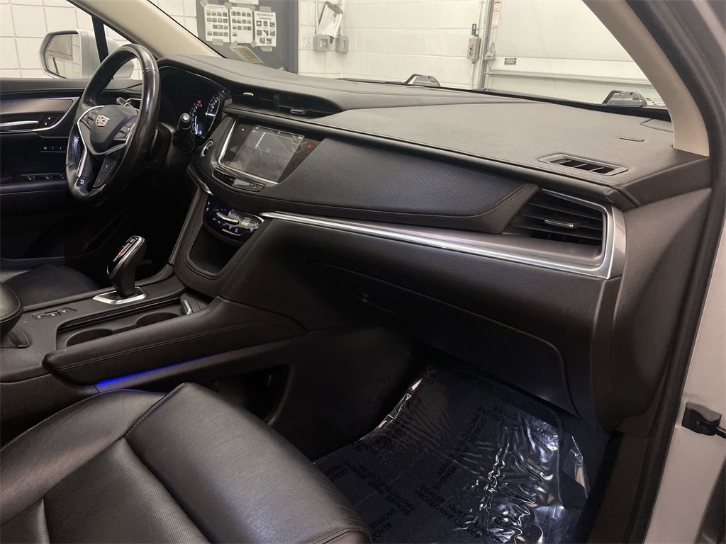 Vehicle image 24 of 32