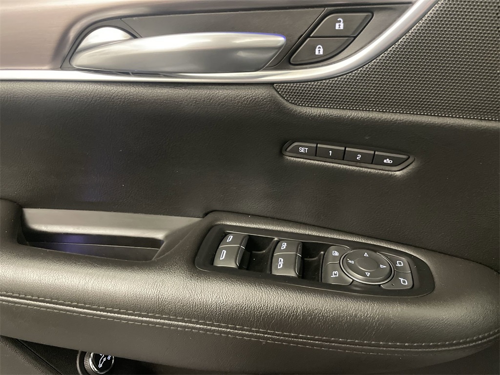 Vehicle image 18 of 32