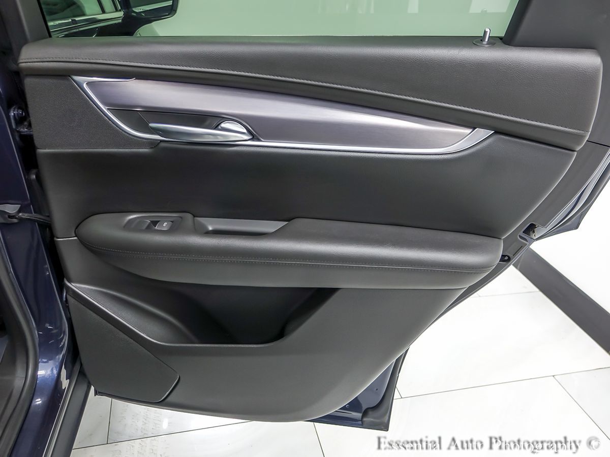 Vehicle image 31 of 37