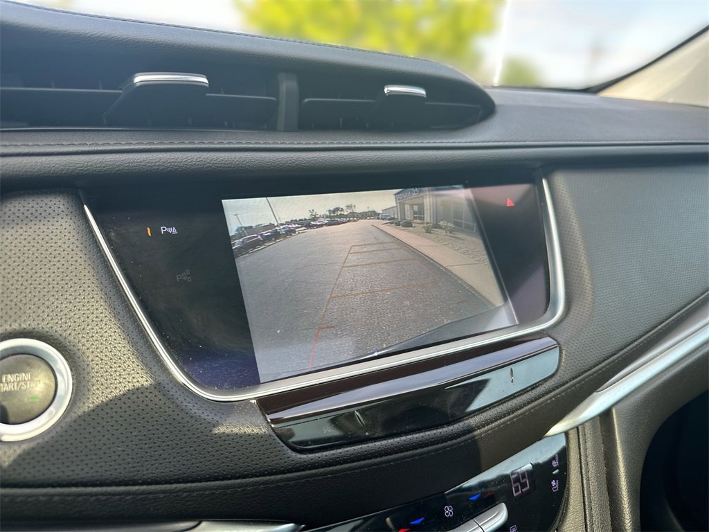 Vehicle image 23 of 25