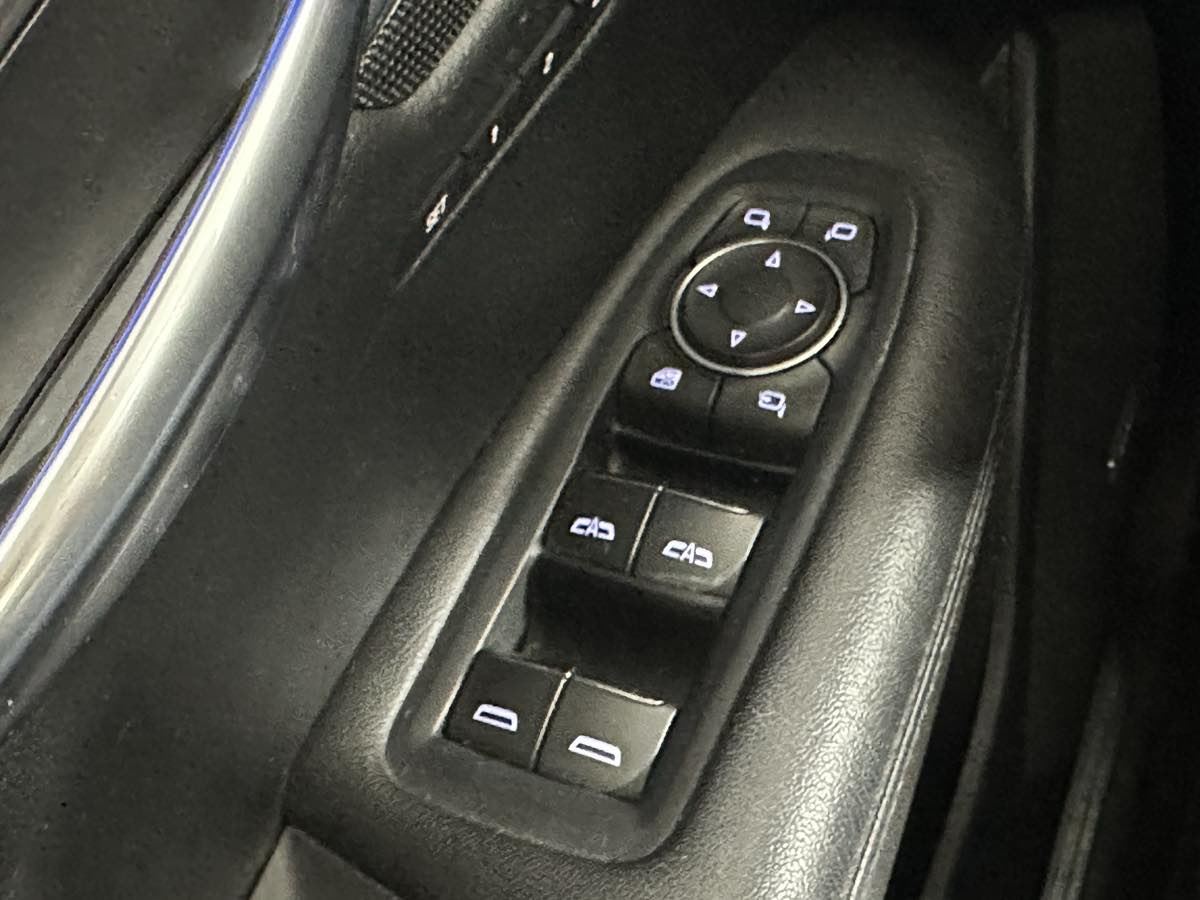 Vehicle image 42 of 46