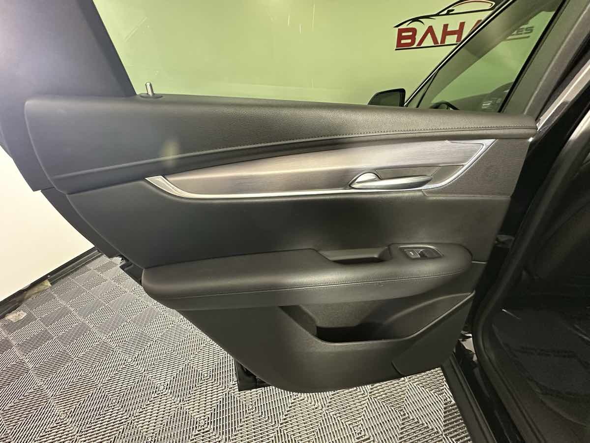 Vehicle image 18 of 46