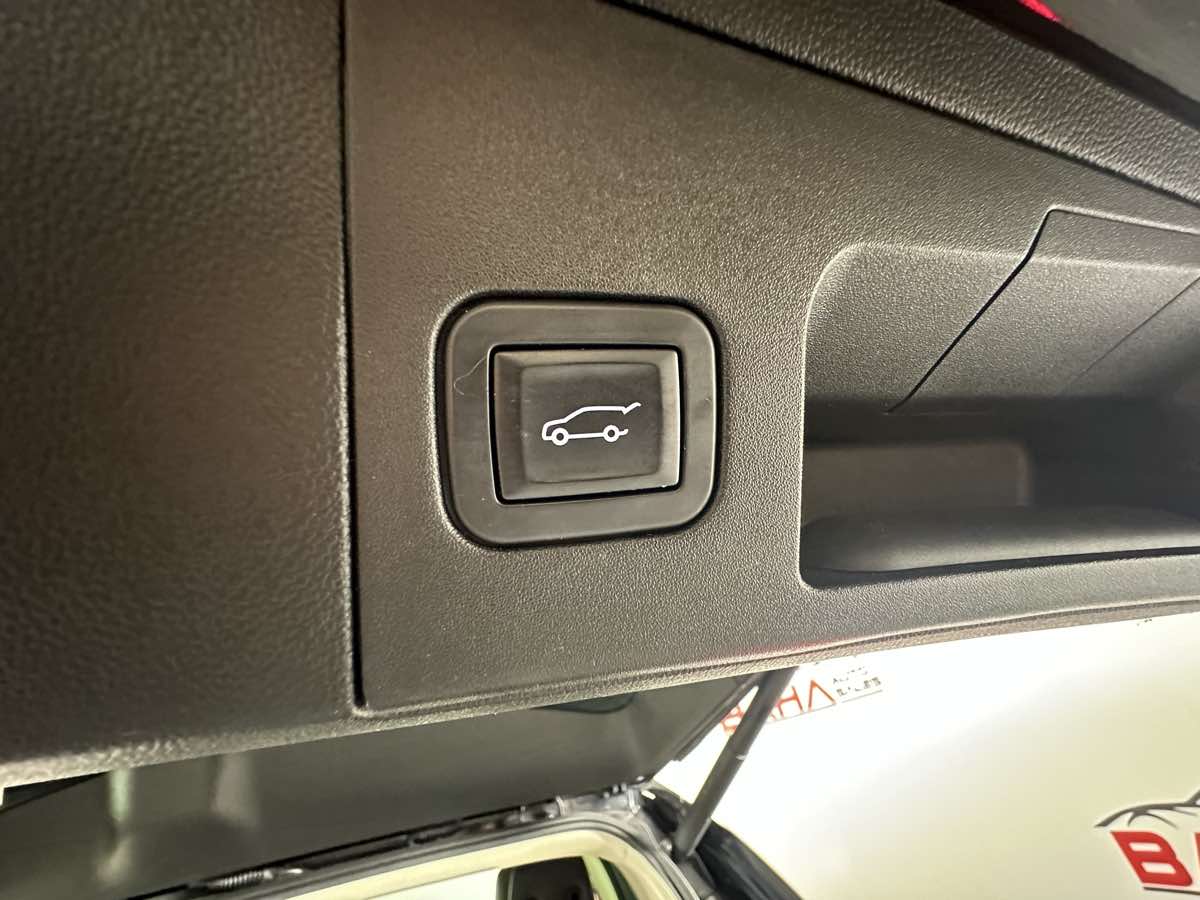 Vehicle image 21 of 46