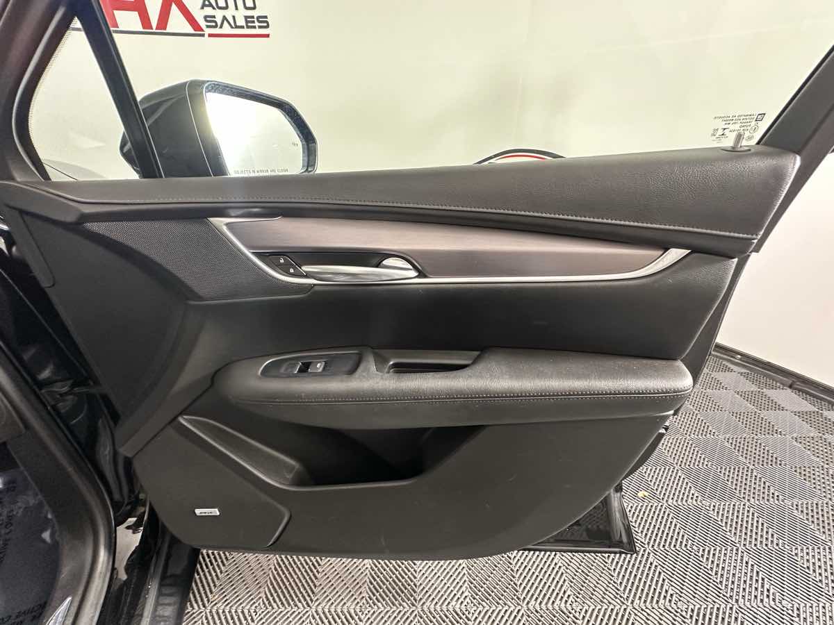 Vehicle image 17 of 46