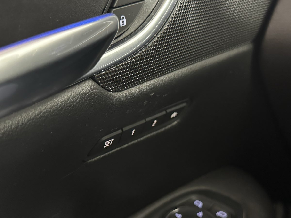 Vehicle image 43 of 46