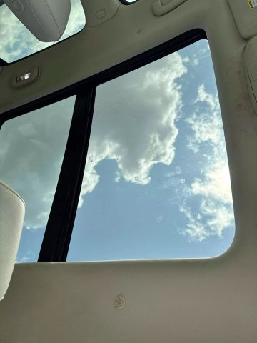 Vehicle image 14 of 28
