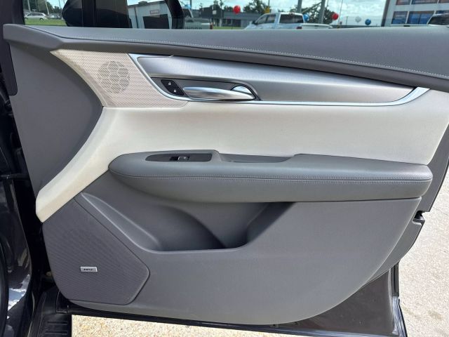 Vehicle image 21 of 28