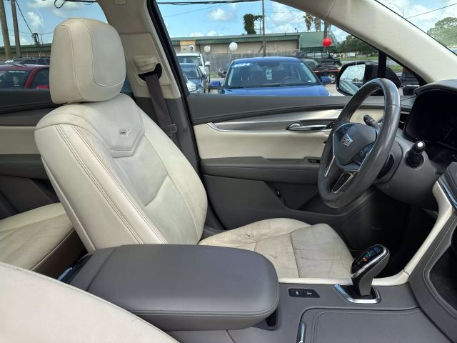 Vehicle image 26 of 28