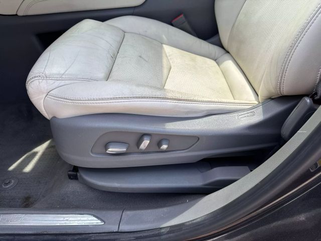 Vehicle image 27 of 28