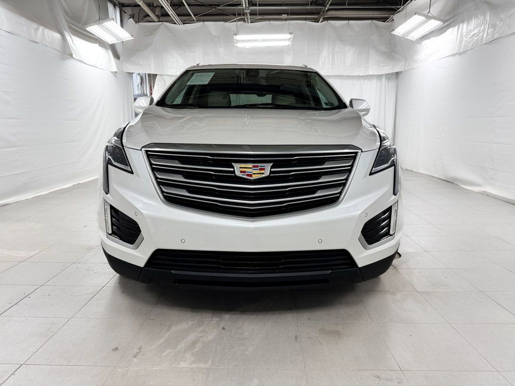 2018 Cadillac XT5 Premium Luxury Image 2 of 18