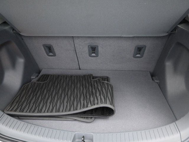 Vehicle image 32 of 41